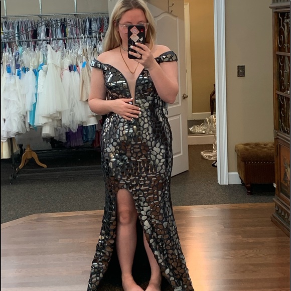 Prom dress - Picture 2 of 7